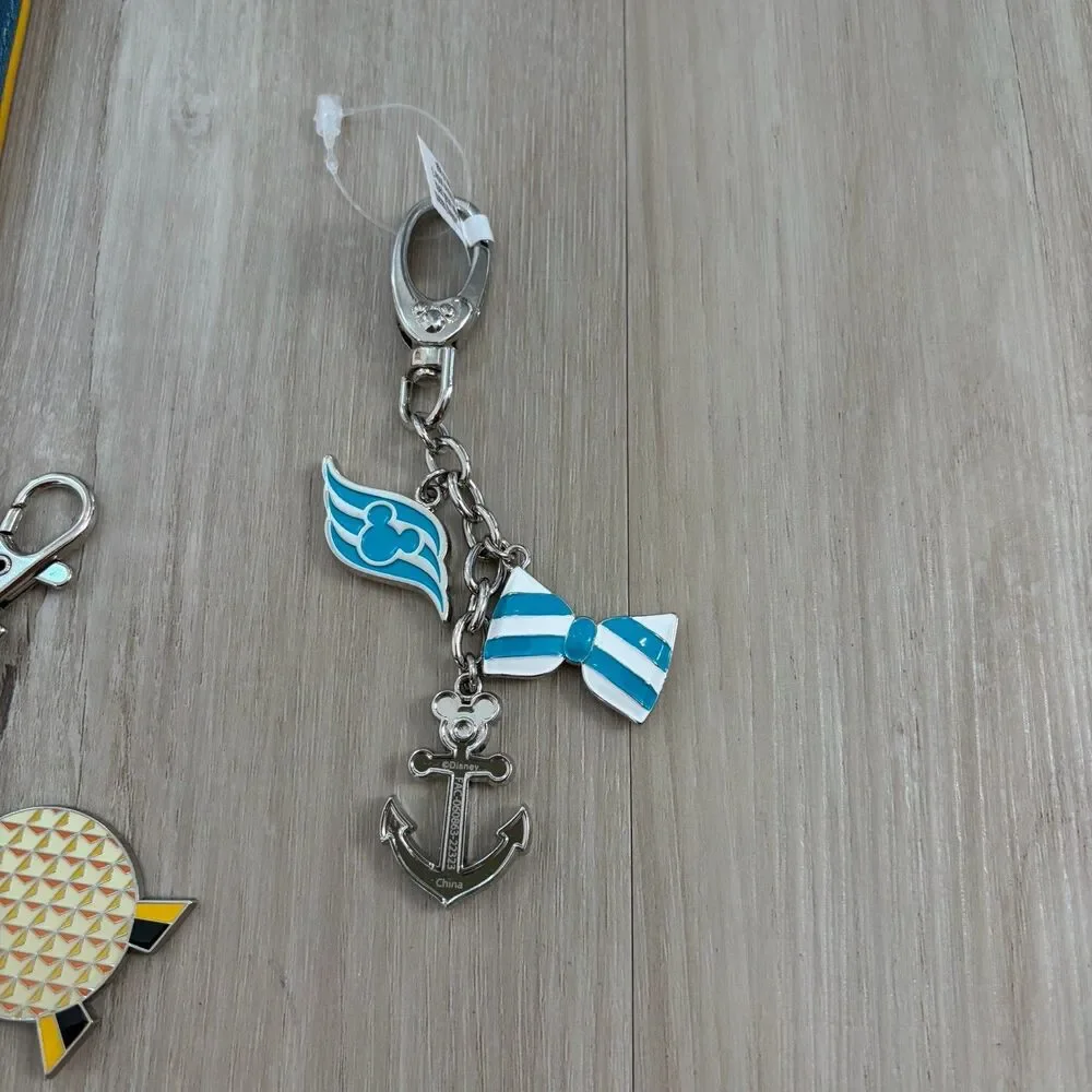 Disney Lanyard w/ Assorted Disney Keychains 2023 Disney World Mickey Mouse